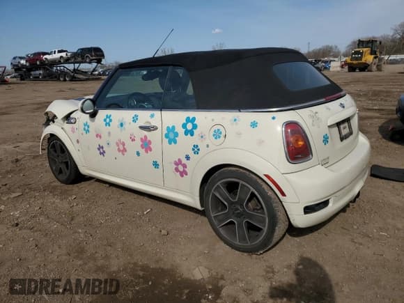 ✅ 2010 MINI Convertible S • VIN: WMWMS3C51ATZ85166 • Лот: 52907775. Опубликован ранее на Copart с пробегом 90 090 миль. Бесплатный доступ к архиву аукционных продаж из США и подробный отчёт об истории автомобиля на DreamBid. Изображение 2.