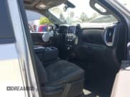 ✅ 2021 Chevrolet Silverado 1500 RST • VIN: 3GCUYEET4MG138815 • Lot: 42207861. Wystawiony na IAAI z przebiegiem 77 700 mil. Bezpłatny archiwum sprzedaży aukcyjnych z USA i szczegółowy raport historii pojazdu na DreamBid. Zdjęcie 5.