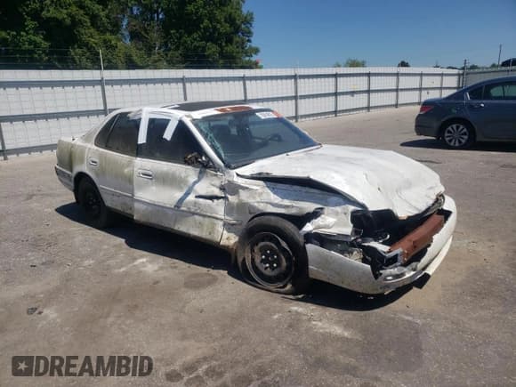 ✅ 1995 Toyota Camry LE • VIN: 4T1GK12E6SU083190 • Lot: 70914815. Wystawiony na Copart z przebiegiem 270 869 mil. Bezpłatny archiwum sprzedaży aukcyjnych z USA i szczegółowy raport historii pojazdu na DreamBid. Zdjęcie 4.