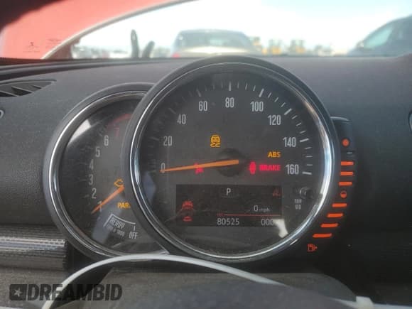 ✅ 2017 MINI Clubman Cooper S • VIN: WMWLN9C52H2E49125 • Lot: 64689885. Listed on Copart with 80,525 mi. Free auction sales archive from the USA and detailed vehicle history report at DreamBid. Image 9.