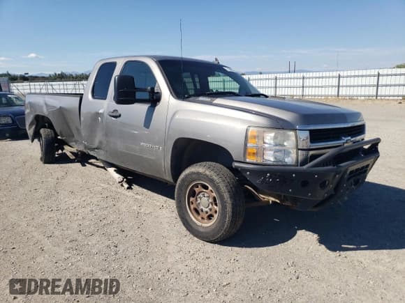✅ 2007 Chevrolet Silverado 2500HD 2LT • VIN: 1GCHK29607E590679 • Lot: 71999214. Wystawiony na Copart z przebiegiem 123 046 mil. Bezpłatny archiwum sprzedaży aukcyjnych z USA i szczegółowy raport historii pojazdu na DreamBid. Zdjęcie 4.