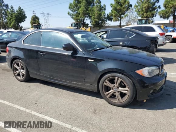✅ 2012 BMW 1 Series 128i • VIN: WBAUP9C53CVL91125 • Лот: 84792085. Опубликован ранее на Copart с пробегом 117 202 миль. Бесплатный доступ к архиву аукционных продаж из США и подробный отчёт об истории автомобиля на DreamBid. Изображение 4.