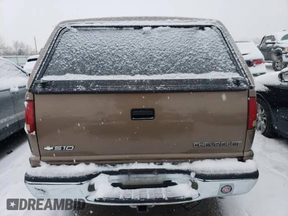 2002 Chevrolet S-10 LS with VIN 1GCDT19W128235954, listed as a Copart auction lot 86762504 with 277,482 mi miles and Salvage title. Bid and sale history available at DreamBid. Image 6.