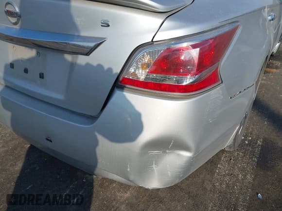 ✅ 2015 Nissan Altima S • VIN: 1N4AL3AP4FC255448 • Lot: 43675300. Wystawiony na IAAI z przebiegiem 154 476 mil. Bezpłatny archiwum sprzedaży aukcyjnych z USA i szczegółowy raport historii pojazdu na DreamBid. Zdjęcie 16.