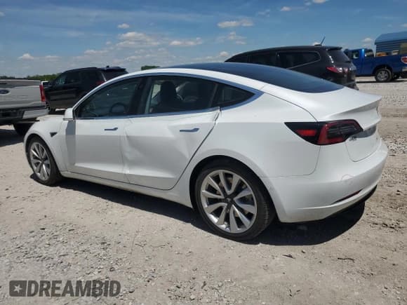 ✅ 2018 Tesla Model 3 Long Range Battery • VIN: 5YJ3E1EB6JF067834 • Lot: 55441405. Wystawiony na Copart z przebiegiem 82 065 mil. Bezpłatny archiwum sprzedaży aukcyjnych z USA i szczegółowy raport historii pojazdu na DreamBid. Zdjęcie 2.