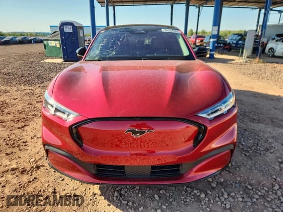 ✅ 2022 Ford Mustang Mach-E Premium • VIN: 3FMTK3R73NMA16122 • Lot: 84037005. Wystawiony na Copart z przebiegiem 22 153 mil. Bezpłatny archiwum sprzedaży aukcyjnych z USA i szczegółowy raport historii pojazdu na DreamBid. Zdjęcie 5.