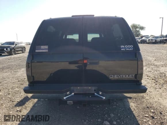 ✅ 1999 Chevrolet Suburban • VIN: 3GNFK16R8XG250888 • Lot: 74305324. Wystawiony na Copart z przebiegiem 208 707 mil. Bezpłatny archiwum sprzedaży aukcyjnych z USA i szczegółowy raport historii pojazdu na DreamBid. Zdjęcie 6.