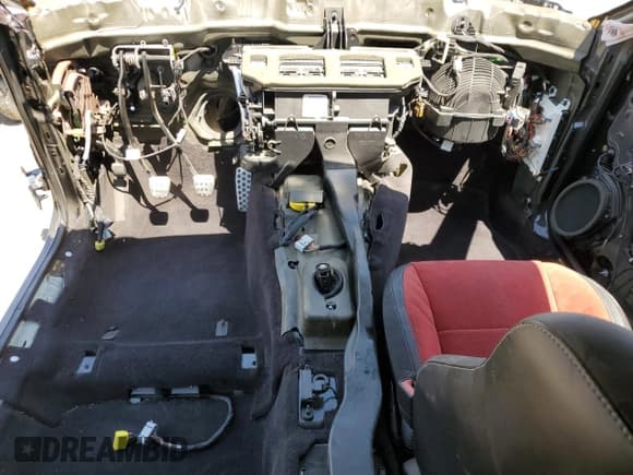 ✅ 2016 Dodge Challenger SRT Hellcat • VIN: 2C3CDZC92GH191592 • Lot: 61436314. Wystawiony na Copart z przebiegiem Nie podano. Bezpłatny archiwum sprzedaży aukcyjnych z USA i szczegółowy raport historii pojazdu na DreamBid. Zdjęcie 8.