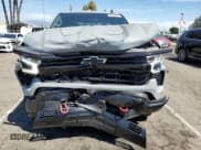 ✅ 2024 Chevrolet Silverado 1500 LT Trail Boss • VIN: 3GCUDFED5RG142390 • Lot: 69454445. Wystawiony na Copart z przebiegiem 32 041 mil. Bezpłatny archiwum sprzedaży aukcyjnych z USA i szczegółowy raport historii pojazdu na DreamBid. Zdjęcie 5.