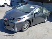 ✅ 2021 Toyota Prius LE • VIN: JTDKAMFP2M3178885 • Лот: 43040249. Опубликован ранее на IAAI с пробегом 83 134 миль. Бесплатный доступ к архиву аукционных продаж из США и подробный отчёт об истории автомобиля на DreamBid. Изображение 2.