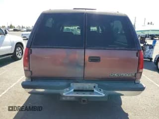 ✅ 1997 Chevrolet Suburban • VIN: 1GNEC16R4VJ418725 • Lot: 75766084. Wystawiony na Copart z przebiegiem 216 722 mil. Bezpłatny archiwum sprzedaży aukcyjnych z USA i szczegółowy raport historii pojazdu na DreamBid. Zdjęcie 6.