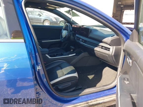 ✅ 2025 Kia K4 GT-Line Turbo • VIN: 3KPFW4DC8SE089010 • Lot: 43095561. Listed on IAAI with 11,239 mi. Free auction sales archive from the USA and detailed vehicle history report at DreamBid. Image 5.