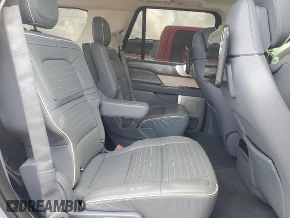 ✅ 2019 Lincoln Navigator Black Label • VIN: 5LMJJ2TT8KEL01410 • Lot: 79481374. Wystawiony na Copart z przebiegiem 61 023 mil. Bezpłatny archiwum sprzedaży aukcyjnych z USA i szczegółowy raport historii pojazdu na DreamBid. Zdjęcie 10.