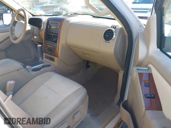 ✅ 2008 Ford Explorer Eddie Bauer • VIN: 1FMEU74E78UA27544 • Lot: 43569229. Wystawiony na IAAI z przebiegiem 111 734 mil. Bezpłatny archiwum sprzedaży aukcyjnych z USA i szczegółowy raport historii pojazdu na DreamBid. Zdjęcie 5.