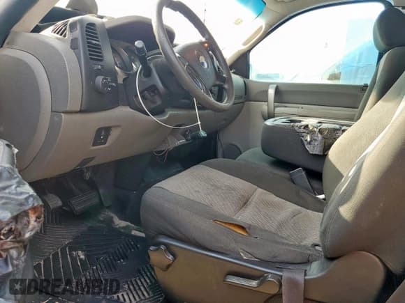 ✅ 2008 Chevrolet Silverado 2500HD Work Truck • VIN: 1GCHC29K88E168946 • Lot: 58560605. Wystawiony na Copart z przebiegiem 111 445 mil. Bezpłatny archiwum sprzedaży aukcyjnych z USA i szczegółowy raport historii pojazdu na DreamBid. Zdjęcie 7.