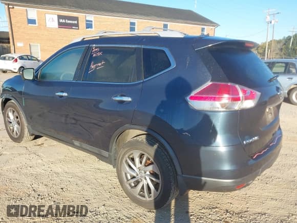 ✅ 2015 Nissan Rogue SL • VIN: 5N1AT2MV8FC763948 • Lot: 43492030. Wystawiony na IAAI z przebiegiem 160 209 mil. Bezpłatny archiwum sprzedaży aukcyjnych z USA i szczegółowy raport historii pojazdu na DreamBid. Zdjęcie 3.