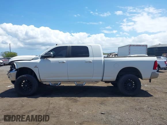 ✅ 2018 Ram 2500 Big Horn • VIN: 3C6UR5ML8JG233489 • Lot: 41915497. Wystawiony na IAAI z przebiegiem 43 381 mil. Bezpłatny archiwum sprzedaży aukcyjnych z USA i szczegółowy raport historii pojazdu na DreamBid. Zdjęcie 14.
