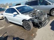 ✅ 2024 Volkswagen Jetta S • VIN: 3VW5M7BU2RM039103 • Lot: 43582840. Wystawiony na IAAI z przebiegiem 61 268 mil. Bezpłatny archiwum sprzedaży aukcyjnych z USA i szczegółowy raport historii pojazdu na DreamBid. Zdjęcie 1.