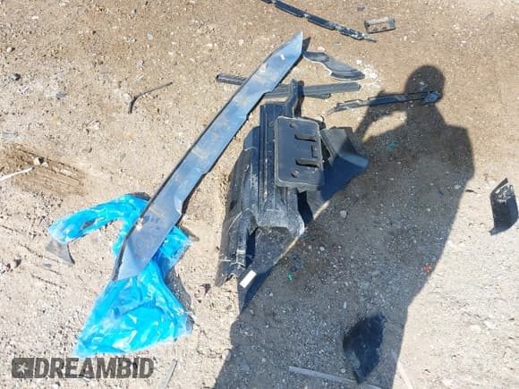 ✅ 2024 GMC Sierra 1500 AT4 • VIN: 1GTUUEEL8RZ370157 • Лот: 42926287. Опубликован ранее на IAAI с пробегом 9 636 миль. Бесплатный доступ к архиву аукционных продаж из США и подробный отчёт об истории автомобиля на DreamBid. Изображение 11.