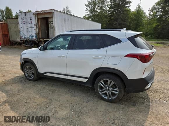 ✅ 2021 Kia Seltos S • VIN: KNDEUCAA4M7133926 • Лот: 65390595. Опубликован ранее на Copart с пробегом 121 967 миль. Бесплатный доступ к архиву аукционных продаж из США и подробный отчёт об истории автомобиля на DreamBid. Изображение 2.