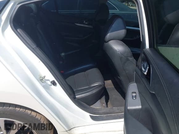 ✅ 2016 Nissan Maxima Platinum • VIN: 1N4AA6AP6GC382789 • Lot: 43014583. Listed on IAAI with 160,487 mi. Free auction sales archive from the USA and detailed vehicle history report at DreamBid. Image 8.