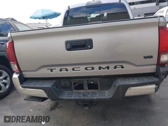 ✅ 2020 Toyota Tacoma SR5 • VIN: 5TFAZ5CN8LX094154 • Lot: 43331639. Listed on IAAI with 67,089 mi. Free auction sales archive from the USA and detailed vehicle history report at DreamBid. Image 17.