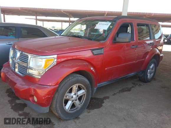 2008 Dodge Nitro SLT z VIN 1D8GT58KX8W100979, wystawiony jako IAAI lot #42521920 z przebiegiem 206 392 mil mil oraz . Historia ofert i sprzedaży dostępna na DreamBid. Obrazek 2.