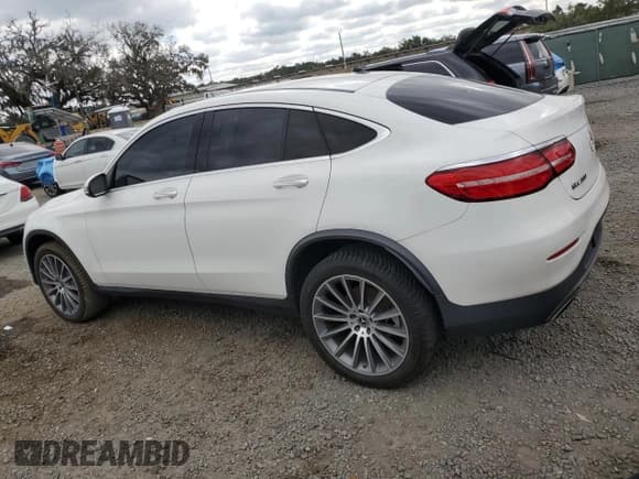✅ 2019 Mercedes-Benz GLC 300 • VIN: WDC0J4KB2KF542603 • Лот: 90025845. Опубликован ранее на Copart с пробегом 86 347 миль. Бесплатный доступ к архиву аукционных продаж из США и подробный отчёт об истории автомобиля на DreamBid. Изображение 2.