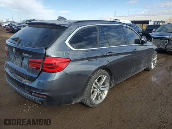 2018 BMW 3 Series 328d xDrive с VIN WBA8J1C56JA379432, выставлен на аукционе Copart как лот 42203075 с пробегом 137 473 миль миль и Списание • Salvage title. История ставок и продаж доступна на DreamBid. Изображение 3.
