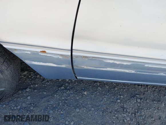 ✅ 1984 Ford Thunderbird • VIN: 1FABP4632EH220641 • Lot: 42325000. Wystawiony na IAAI z przebiegiem 6 094 mil. Bezpłatny archiwum sprzedaży aukcyjnych z USA i szczegółowy raport historii pojazdu na DreamBid. Zdjęcie 6.