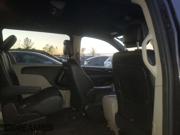 ✅ 2019 Dodge Grand Caravan SXT • VIN: 2C4RDGCG3KR743354 • Lot: 90571595. Listed on Copart with 84,827 mi. Free auction sales archive from the USA and detailed vehicle history report at DreamBid. Image 11.