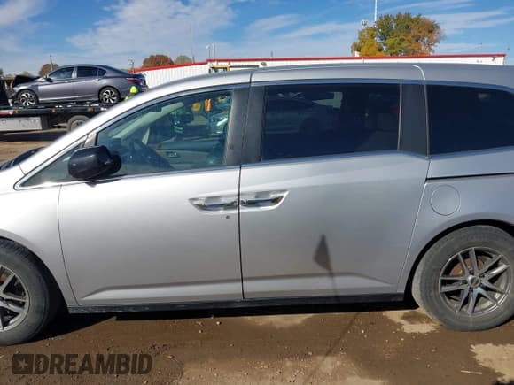 ✅ 2012 Honda Odyssey EX • VIN: 5FNRL5H4XCB125323 • Лот: 43606977. Опубликован ранее на IAAI с пробегом 178 221 миль. Бесплатный доступ к архиву аукционных продаж из США и подробный отчёт об истории автомобиля на DreamBid. Изображение 14.