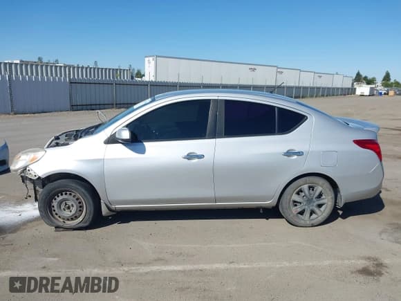 ✅ 2013 Nissan Versa S Plus • VIN: 3N1CN7AP0DL881295 • Lot: 42474410. Wystawiony na IAAI z przebiegiem 158 349 mil. Bezpłatny archiwum sprzedaży aukcyjnych z USA i szczegółowy raport historii pojazdu na DreamBid. Zdjęcie 15.
