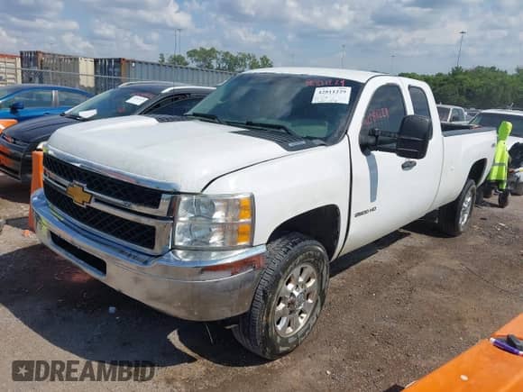 ✅ 2013 Chevrolet Silverado 2500HD Work Truck • VIN: 1GC2KVCG4DZ108678 • Lot: 42811229. Wystawiony na IAAI z przebiegiem 238 835 mil. Bezpłatny archiwum sprzedaży aukcyjnych z USA i szczegółowy raport historii pojazdu na DreamBid. Zdjęcie 2.