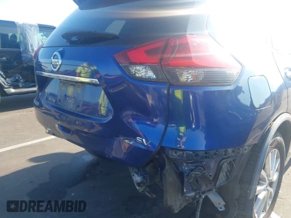 ✅ 2019 Nissan Rogue SV • VIN: JN8AT2MT9KW503302 • Lot: 43249423. Listed on IAAI with 107,708 mi. Free auction sales archive from the USA and detailed vehicle history report at DreamBid. Image 6.