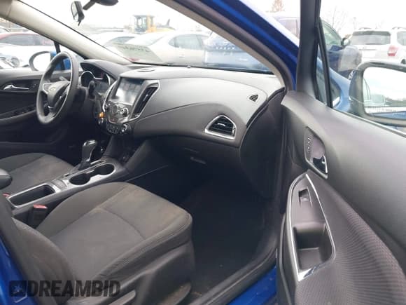 ✅ 2017 Chevrolet Cruze LT • VIN: 1G1BE5SM6H7242486 • Lot: 43576349. Listed on IAAI with 157,148 mi. Free auction sales archive from the USA and detailed vehicle history report at DreamBid. Image 5.