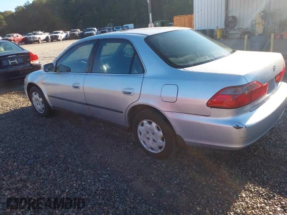 1998 Honda Accord LX с VIN 1HGCG5645WA117500, выставлен на аукционе IAAI как лот 43476645 с пробегом 211 265 миль миль и . История ставок и продаж доступна на DreamBid. Изображение 3.