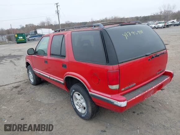 ✅ 1997 Chevrolet Blazer LS • VIN: 1GNDT13W4VK128582 • Lot: 41796941. Wystawiony na IAAI z przebiegiem 93 433 mil. Bezpłatny archiwum sprzedaży aukcyjnych z USA i szczegółowy raport historii pojazdu na DreamBid. Zdjęcie 3.