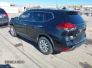 ✅ 2017 Nissan Rogue SV • VIN: JN8AT2MT3HW380895 • Lot: 43572438. Wystawiony na IAAI z przebiegiem 128 683 mil. Bezpłatny archiwum sprzedaży aukcyjnych z USA i szczegółowy raport historii pojazdu na DreamBid. Zdjęcie 3.