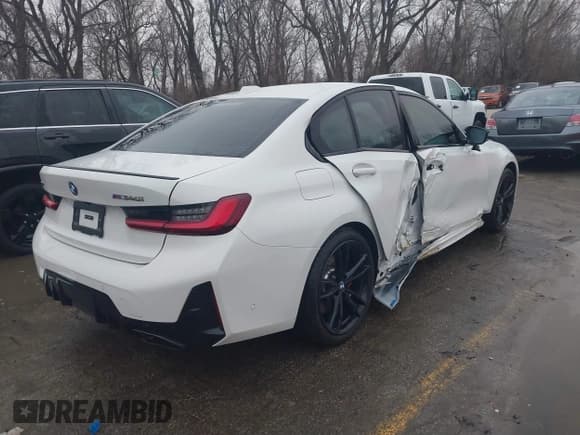 ✅ 2024 BMW 3 Series M340i xDrive • VIN: 3MW49FF05R8E05837 • Lot: 41129303. Wystawiony na IAAI z przebiegiem 8 669 mil. Bezpłatny archiwum sprzedaży aukcyjnych z USA i szczegółowy raport historii pojazdu na DreamBid. Zdjęcie 4.