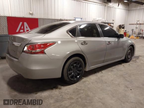 ✅ 2015 Nissan Altima 2.5 • VIN: 1N4AL3AP9FN310187 • Lot: 43562100. Listed on IAAI with 168,378 mi. Free auction sales archive from the USA and detailed vehicle history report at DreamBid. Image 4.