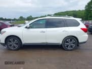 ✅ 2017 Nissan Pathfinder Platinum • VIN: 5N1DR2MN4HC641683 • Лот: 42134044. Опубликован ранее на IAAI с пробегом 146 882 миль. Бесплатный доступ к архиву аукционных продаж из США и подробный отчёт об истории автомобиля на DreamBid. Изображение 14.
