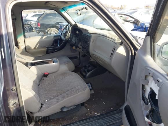 ✅ 1999 Ford Ranger XL • VIN: 1FTYR14VXXPC05122 • Lot: 43719302. Wystawiony na IAAI z przebiegiem 410 039 mil. Bezpłatny archiwum sprzedaży aukcyjnych z USA i szczegółowy raport historii pojazdu na DreamBid. Zdjęcie 5.