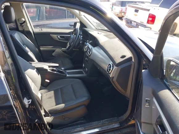 ✅ 2015 Mercedes-Benz GLK 350 • VIN: WDCGG5HB4FG338718 • Лот: 43650420. Опубликован ранее на IAAI с пробегом 230 747 миль. Бесплатный доступ к архиву аукционных продаж из США и подробный отчёт об истории автомобиля на DreamBid. Изображение 5.