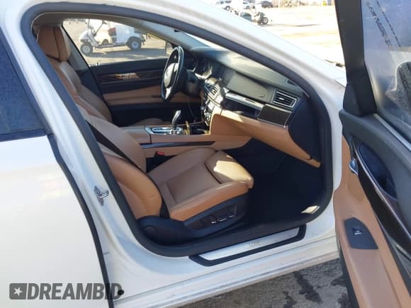 ✅ 2012 BMW 7 Series 750Li • VIN: WBAKB8C58CC964225 • Лот: 41228368. Опубликован ранее на IAAI с пробегом 94 583 миль. Бесплатный доступ к архиву аукционных продаж из США и подробный отчёт об истории автомобиля на DreamBid. Изображение 5.