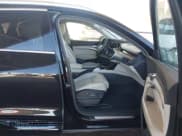 ✅ 2019 Audi e-tron Prestige • VIN: WA1VABGE8KB020773 • Лот: 43889062. Опубликован ранее на IAAI с пробегом 19 112 миль. Бесплатный доступ к архиву аукционных продаж из США и подробный отчёт об истории автомобиля на DreamBid. Изображение 5.