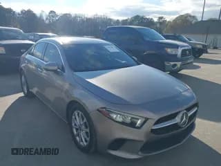 ✅ 2020 Mercedes-Benz A 220 • VIN: WDD3G4EBXLW038045 • Lot: 43895082. Wystawiony na IAAI z przebiegiem 104 897 mil. Bezpłatny archiwum sprzedaży aukcyjnych z USA i szczegółowy raport historii pojazdu na DreamBid. Zdjęcie 1.