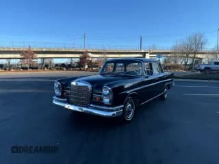 ✅ 1965 Mercedes-Benz 220 • VIN: 12012661 • Lot: 43287125. Wystawiony na Copart z przebiegiem 80 861 mil. Bezpłatny archiwum sprzedaży aukcyjnych z USA i szczegółowy raport historii pojazdu na DreamBid. Zdjęcie 2.
