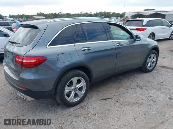 ✅ 2018 Mercedes-Benz GLC 300 • VIN: WDC0G4JB4JV029583 • Lot: 43835607. Wystawiony na IAAI z przebiegiem 138 825 mil. Bezpłatny archiwum sprzedaży aukcyjnych z USA i szczegółowy raport historii pojazdu na DreamBid. Zdjęcie 4.