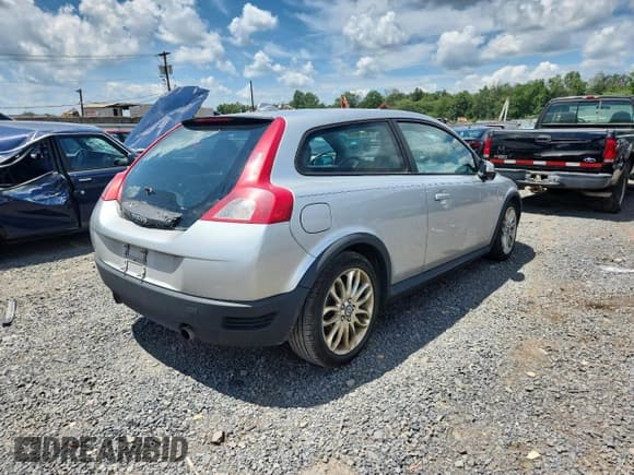 ✅ 2008 Volvo C30 Version 1.0 • VIN: YV1MK672982051464 • Лот: 63476515. Опубликован ранее на Copart с пробегом 161 118 миль. Бесплатный доступ к архиву аукционных продаж из США и подробный отчёт об истории автомобиля на DreamBid. Изображение 3.